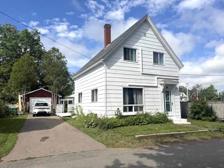49 Chapel St. Parrsboro NS